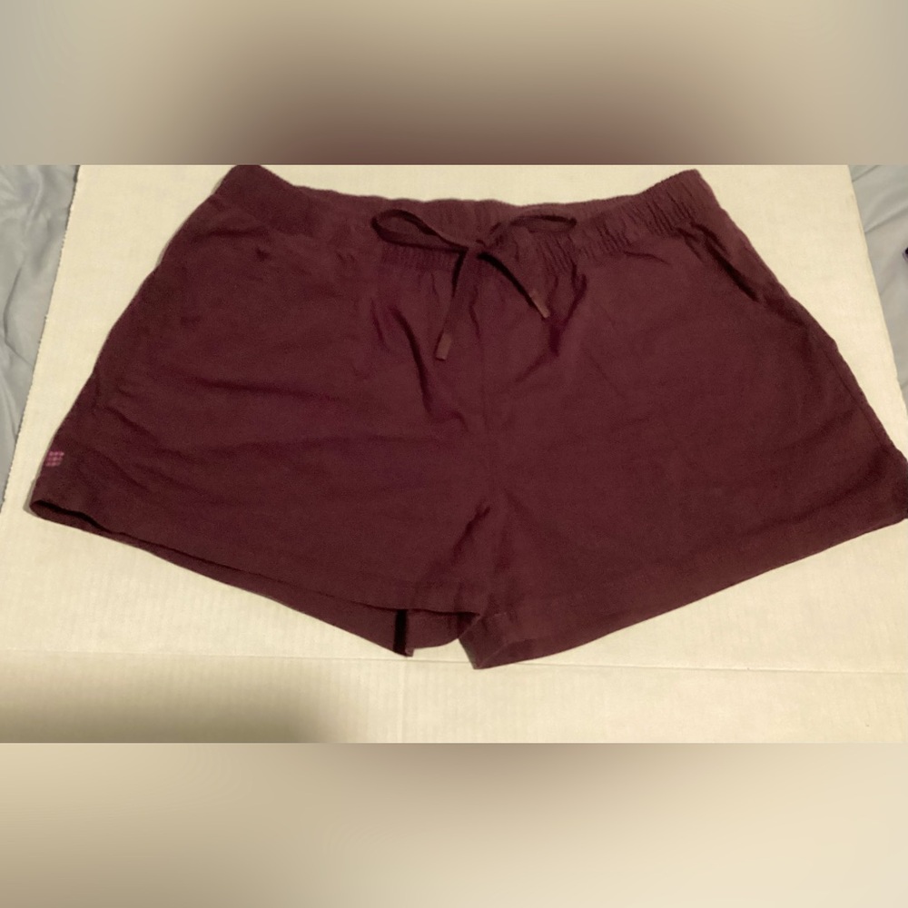 Title Nine Women’s XL Shorts Wine Color